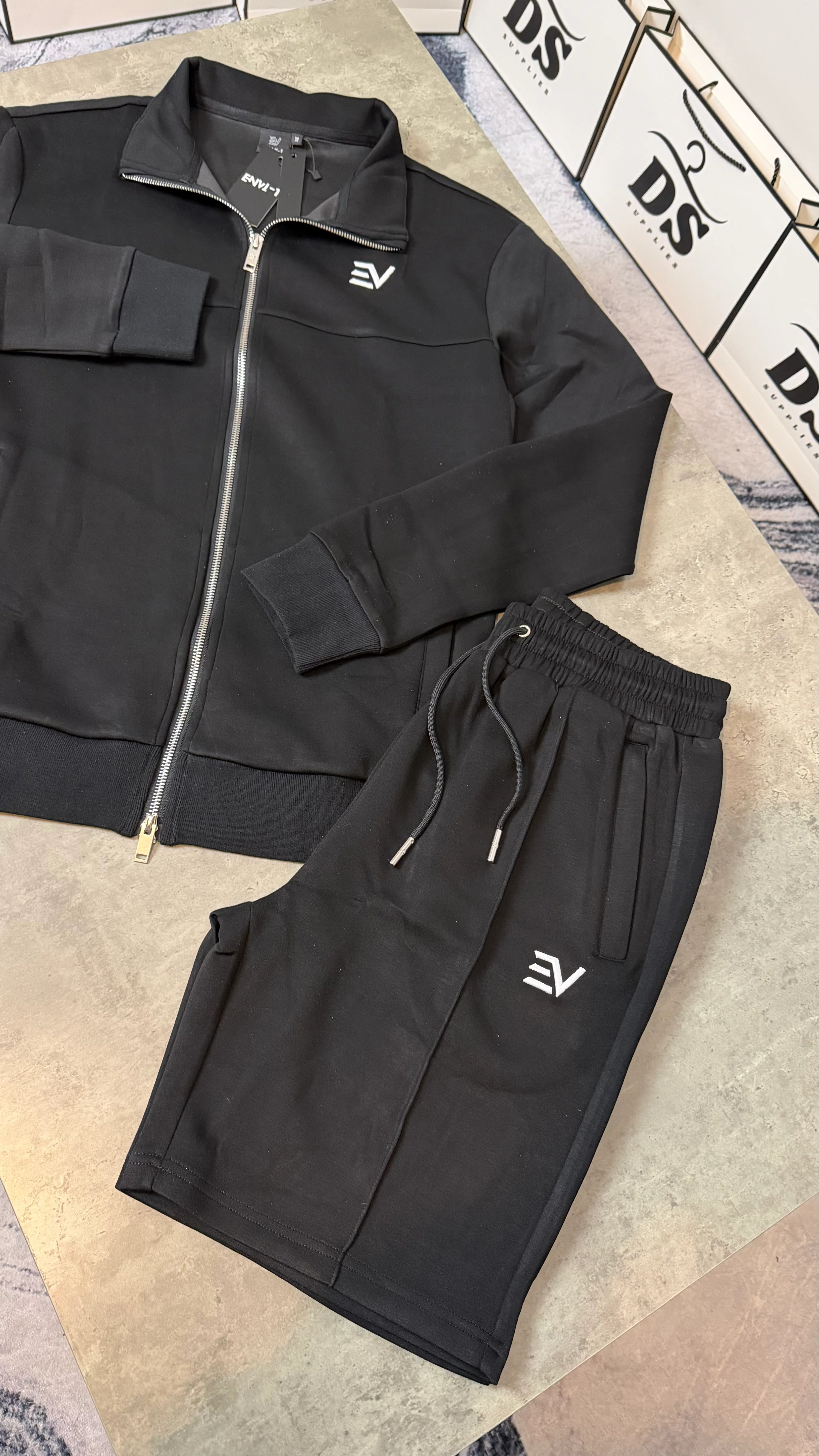 ENVI LUXE COLLAR TWINSET TOP/SHORTS - BLACK - Image 3