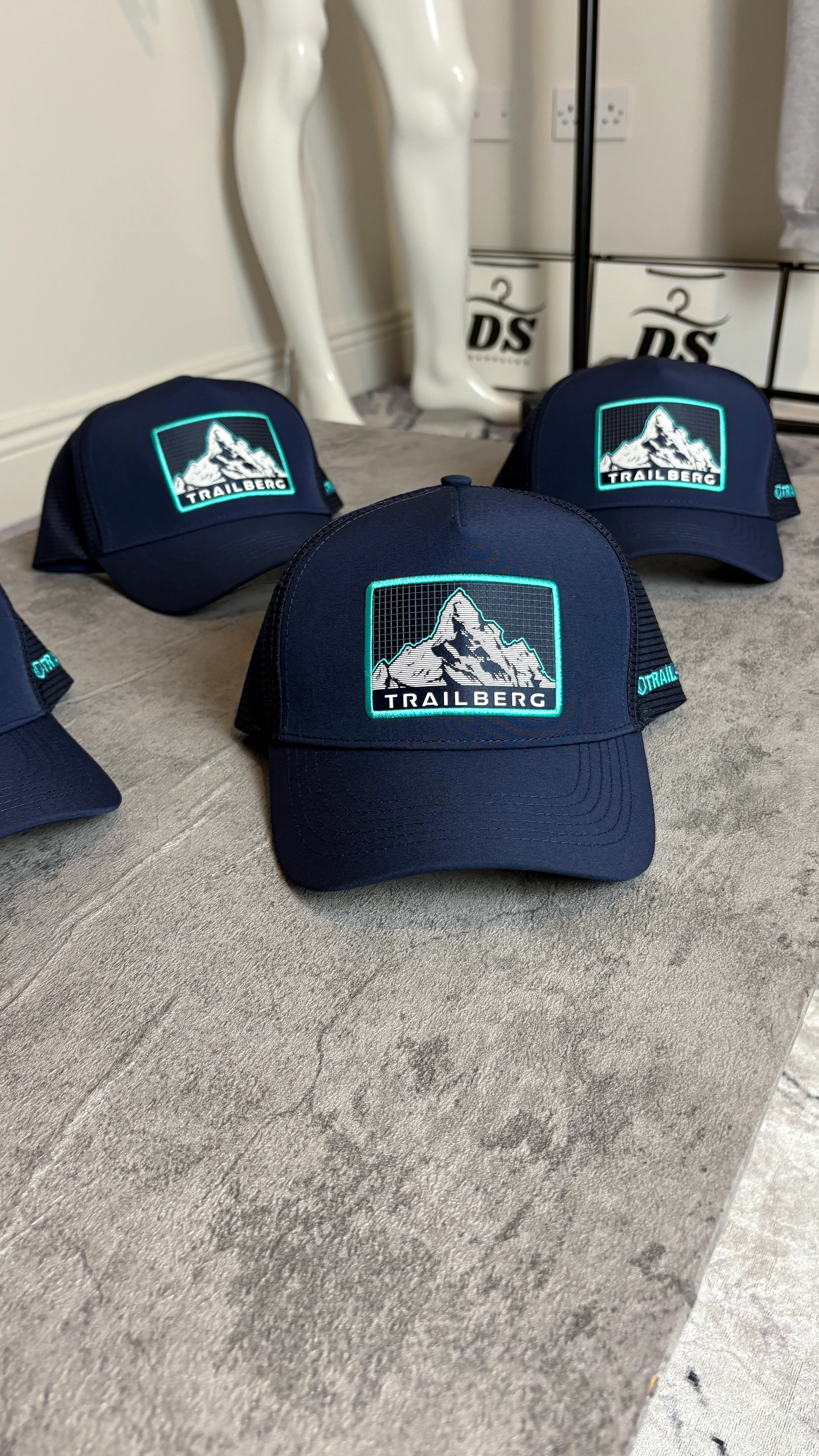 TRAILBERG TRUCKER CAP - NAVY/TURQUOISE HAT - Image 3